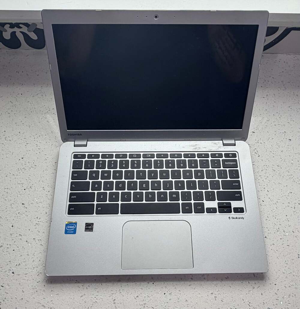 Toshiba Chromebook 2 13.3in Silver Intel Laptop UNTESTED Parts Repair